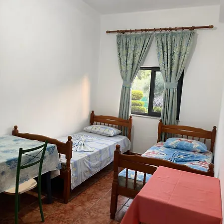 Guess Lata 게스트하우스 Durrës